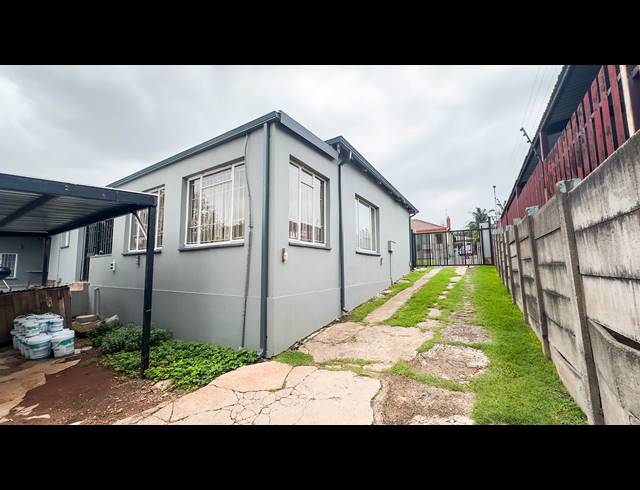 5 BEDROOM HOUSE FOR SALE IN ALBERTON NORTH